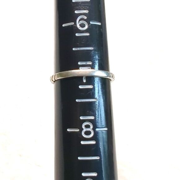 Vintage Sterling Silver and Oval Sapphire Ring w/ Rope Detailing the Band - Picture 3 of 9